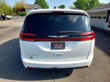 Used 2022 Chrysler Pacifica Touring-L image 4