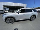 New 2025 Nissan Pathfinder SL image 2