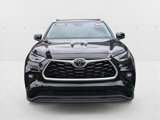 Used 2024 Toyota Highlander XLE image 2