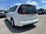Used 2023 Chrysler Pacifica Touring-L image 5