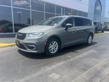 Used 2023 Chrysler Pacifica Touring-L image 2