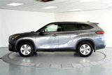 Used 2021 Toyota Highlander LE image 4