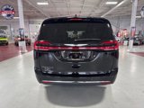 New 2025 Chrysler Pacifica Select image 4