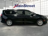 Used 2022 Chrysler Voyager LX image 6