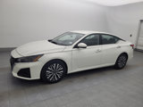 Used 2023 Nissan Altima 2.5 SV image 2