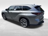 New 2025 Toyota Highlander XLE image 3