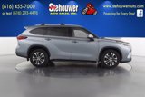 Used 2022 Toyota Highlander XLE image 2