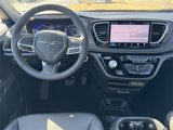 New 2025 Chrysler Pacifica Select image 2
