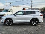 Used 2022 Mitsubishi Outlander SE image 2
