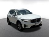 Used 2024 Volvo XC40 B5 Core image 2