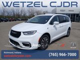 Certified 2022 Chrysler Pacifica Touring-L w/ Uconnect Theater Family Group image 3