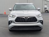Used 2023 Toyota Highlander XLE image 3