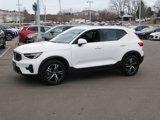 Used 2025 Volvo XC40 B5 Core image 3