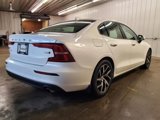 Used 2020 Volvo S60 T6 Momentum image 3