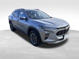 Used 2024 Chevrolet Trax LT w/ Sunroof Package image 3
