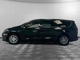 Used 2023 Chrysler Pacifica Touring-L image 5