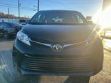 Used 2020 Toyota Sienna LE image 2