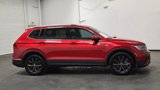 Used 2022 Volkswagen Tiguan SE w/ Panoramic Sunroof Package image 6