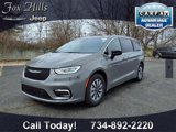 New 2025 Chrysler Pacifica Select image 3