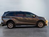 Used 2025 Toyota Sienna LE image 5