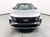 Certified 2025 Hyundai Tucson SE image 2