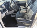 Used 2023 Chrysler Pacifica Touring-L image 4