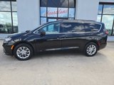Used 2022 Chrysler Pacifica Touring-L image 4