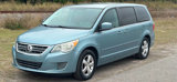 Used 2010 Volkswagen Routan SE image 3
