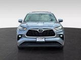Used 2020 Toyota Highlander XLE image 2