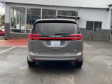 New 2025 Chrysler Pacifica Select image 4