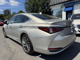 Used 2019 Lexus ES 300h w/ Luxury Package image 3