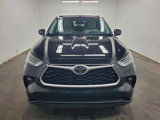 Used 2022 Toyota Highlander XLE image 2