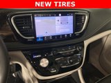 Used 2023 Chrysler Pacifica Limited image 2