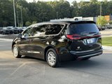 Used 2026 Chrysler Pacifica Select image 3