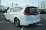 Used 2023 Chrysler Pacifica Limited image 3