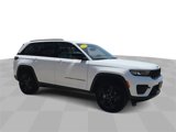 Used 2025 Jeep Grand Cherokee Altitude image 2