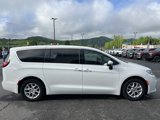 Used 2023 Chrysler Pacifica Touring-L image 4