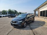 Used 2024 Chrysler Pacifica Select image 3