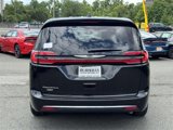 New 2025 Chrysler Pacifica Select image 3