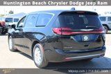 Used 2023 Chrysler Pacifica Touring-L image 3