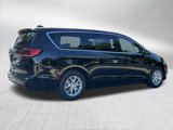 New 2025 Chrysler Pacifica Select image 4