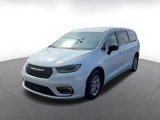 Used 2024 Chrysler Pacifica Touring-L image 5
