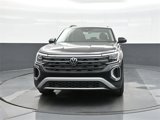 New 2025 Volkswagen Atlas Peak Edition SE image 2