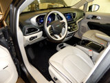 Used 2018 Chrysler Pacifica Limited image 4