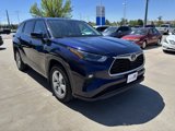 Used 2022 Toyota Highlander LE image 3
