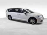 Certified 2023 Chrysler Pacifica Touring-L image 3