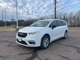 New 2025 Chrysler Pacifica Select image 3