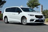 New 2025 Chrysler Pacifica Select image 2