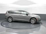 New 2025 Chrysler Pacifica Select image 3