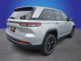 Used 2024 Jeep Grand Cherokee Altitude image 4